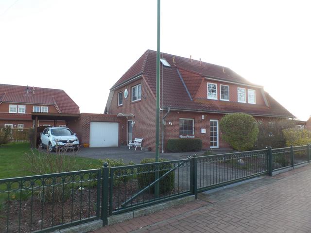 gepflegte , moderne DHH nähe Schulzentrum mit Garten, Garage, Geräteraum, Carport